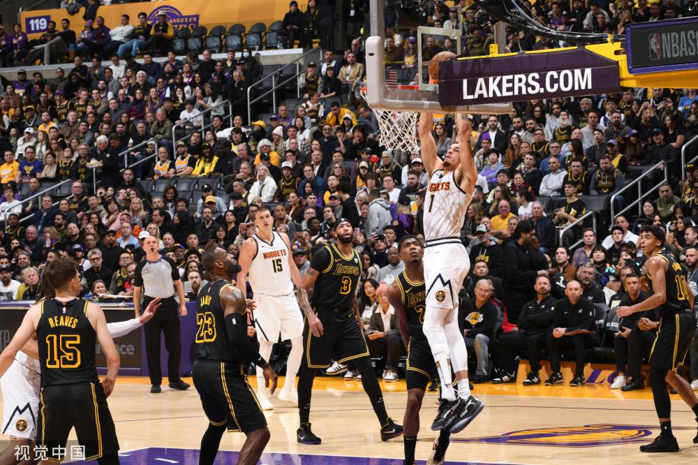 在巨大的不 在巨大的不