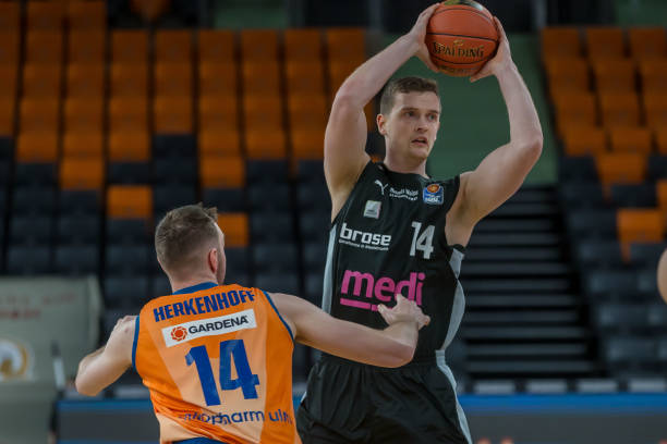 根据以往数 根据以往数