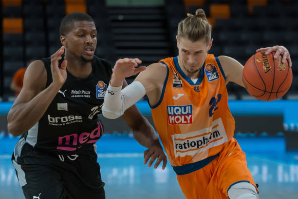 四名选手齐 四名选手齐